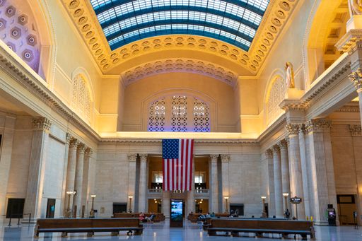 A low angle shot of the Union Station waiting area in Chicago.