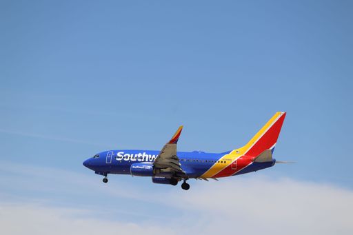 Boeing 737-700 arriving at San Jose airport from Boise