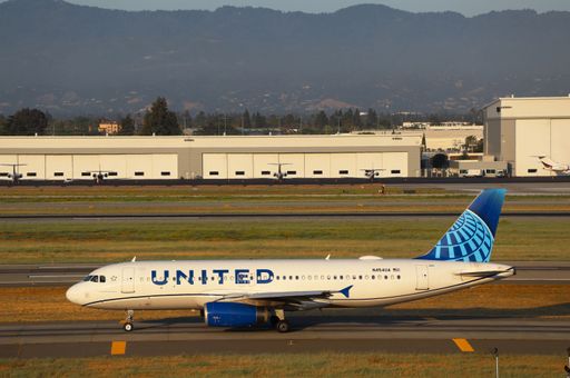 United Airlines Airbus A320 taxiing at San Jose airport with mountains in the background