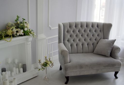 A classically styled interior with very good lighting.