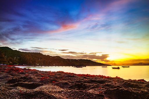 A mesmerizing view of a beautiful seascape at scenic sunset
