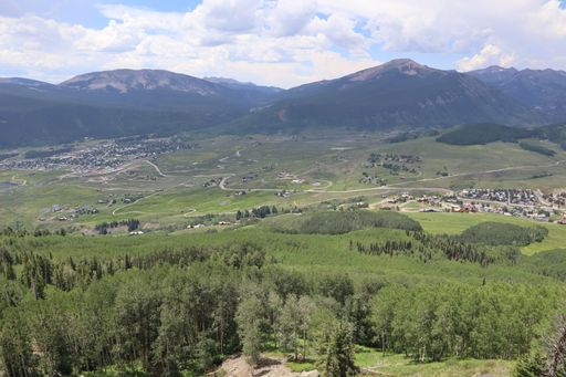 A scenic landscape view of the valley near Crested Butte, Colorado, USA