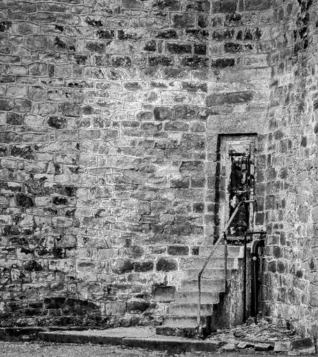A grayscale shot of the Eastern State Penitentiary in Philadelphia, Pennsylvania