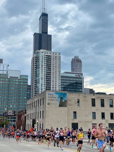 The 2021 Bank of America Chicago Marathon runners racing down Monroe Street