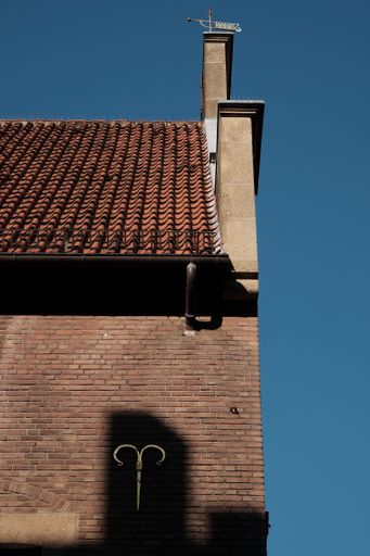 A view of a residential building on a sunny morning