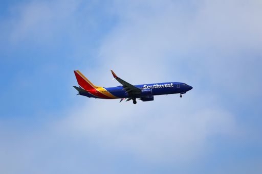 Southwest Airlines Boeing 737-800 arriving at Oakland International Airport, coming in from San Diego