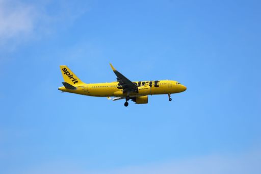 Spirit Airlines Airbus A320 arriving at Oakland International Airport, coming in from San Diego