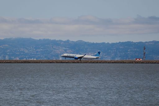 United Airlines Airbus A321 neo landing at San Francisco airport with Diablo mountain range in the background