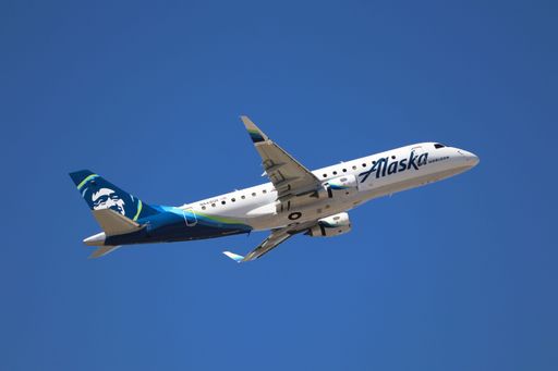 A shot of Alaska Horizon Embraer E175 taking off from San Jose International Airport, heading to Portland