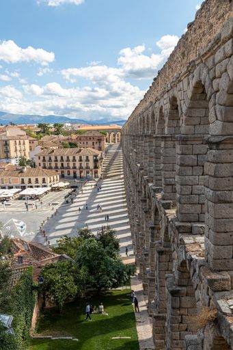 A vertical shot of the Plaza del Azoguejo and the Acueducto de Segovia. Segovia, Spain.