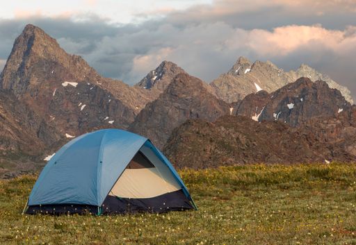 A tent against the background of mountains.