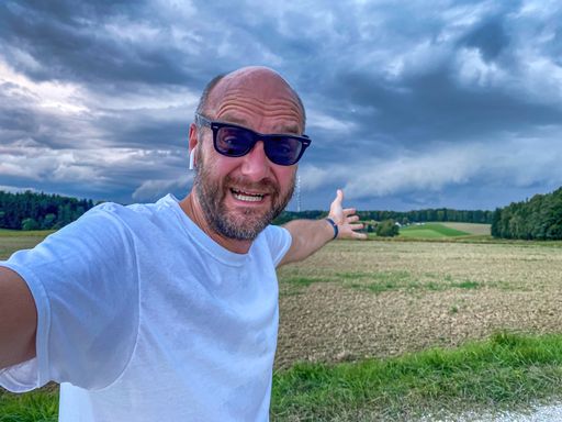Run training session with white shirt during summer
