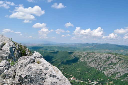 A mesmerizing view of a beautiful mountainous landscape