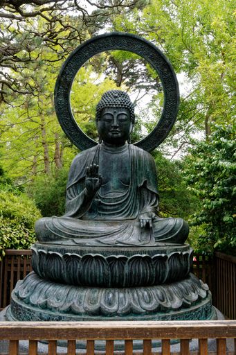 A vertical shot of the Buddha Statue in the Japanese Garden in San Francisco
