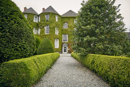 A vertical shot of a pathway in Kilkenny Dukesmeadows