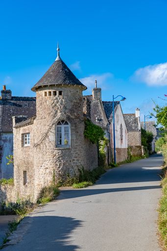 Brittany, Ile aux Moines island in the Morbihan gulf, small street and beautiful houses in the village