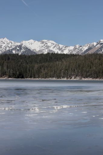 A vertical shot of a frozen lake in Mount Rainier National Park, USA