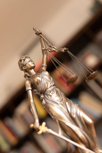 A bronze statue of a woman with scales as the symbol of law and justice