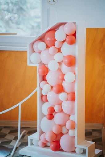 A number 1 birthday stand with balloons
