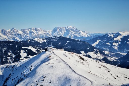 A beautiful shot of the snowy mountains in Saalbach-Hinterglemm in Hinterglemm, Austria