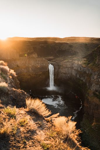 A vertical shot of the Palouse Falls in Washington during sunrise