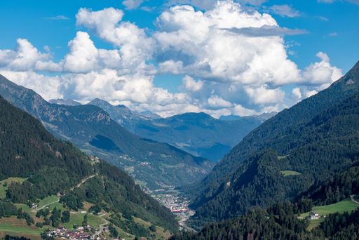 A mesmerizing view of a beautiful mountainous landscape