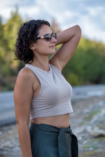 A shallow focus vertical shot of a white Caucasian woman in Antalya,Turkey wearing sunglasses