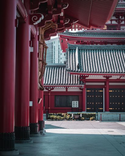 A vertical shot of the magnificent Senso Ji Temple captured in Tokyo, Japan