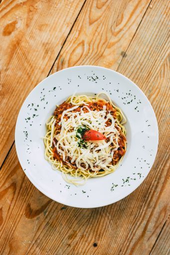 A top view of spaghetti bolognese