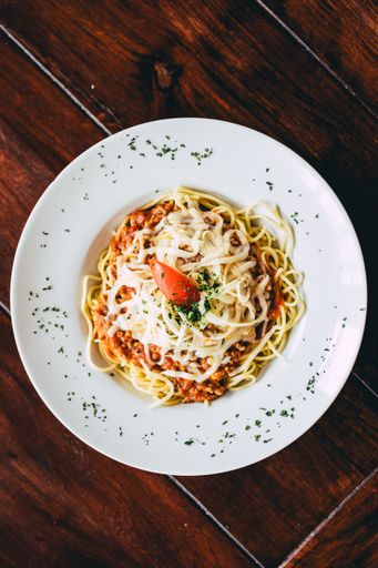 A top view of spaghetti bolognese