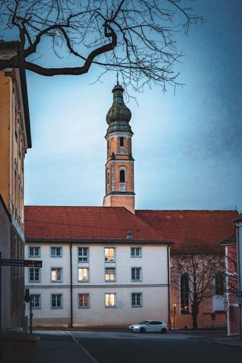A vertical shot of a Straubing cityscape of buildings