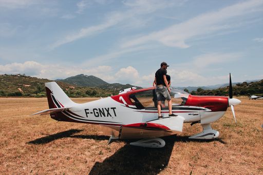 Avion en pause en Corse