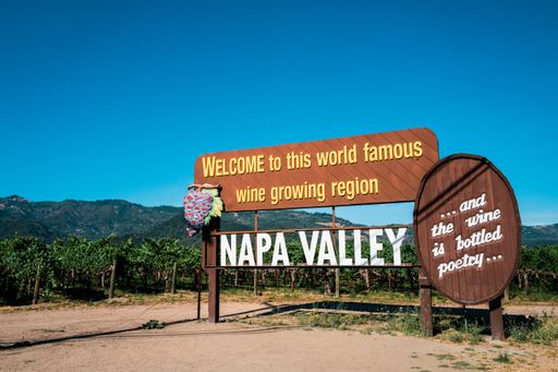 The welcoming billboard of Napa Valley in California against a blue sky