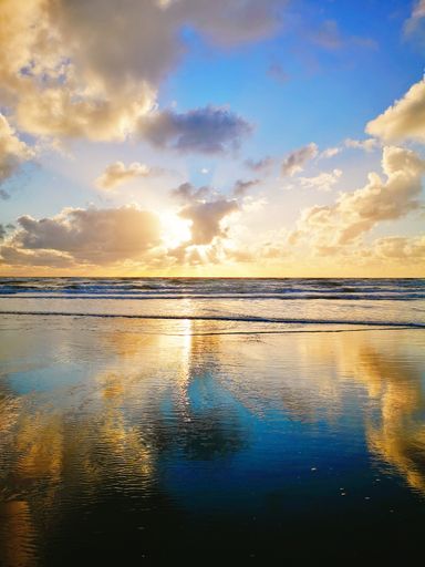 A vertical shot of the stunning sunset above the sea.