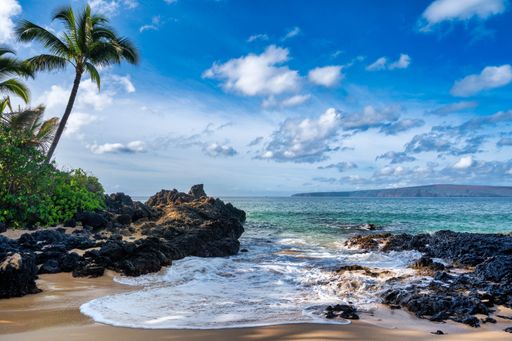 A beautiful sunny shore in Maui, Hawaii