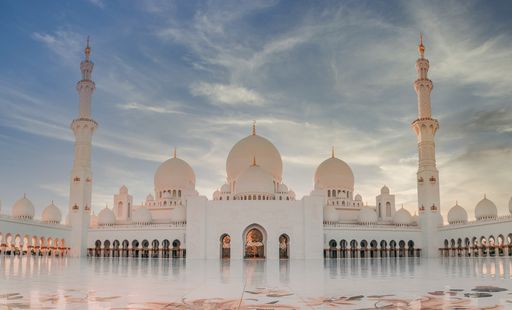 A beautiful shot of the Grand Mosque in Abu Dhabi under a blue sky