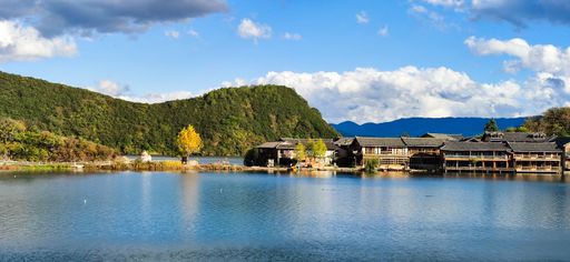 A natural view of a small village in the middle of a calm lake under a cloudy sky