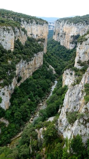 The deep fluvial gorge of Arbayun was created by the river Salazar in the foothills of the Sierra de Leire