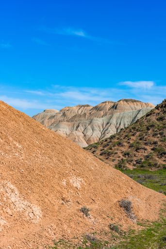 A vertical shot of the valley with rocks and mountains on a sunny day