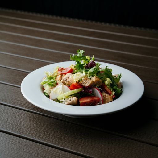 A vertical closeup of the salad with roast beef.