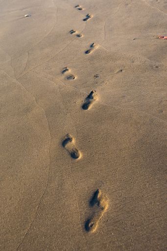 A vertical shot of footprints on the sand in Playa Aposentillo, Nicaragua