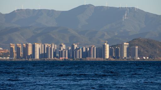 A beautiful shot of the urban architecture of Dali, China, at the coast of the Lake Erhai
