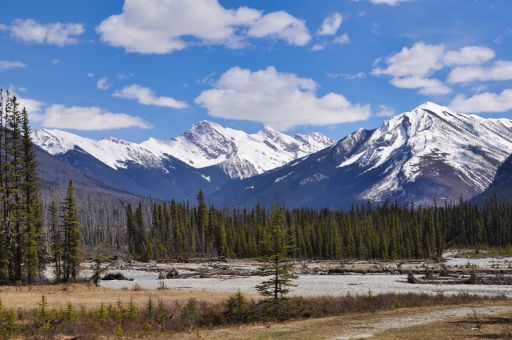 A mesmerizing view of beautiful snow-capped mountains in Banff National Park, Canada