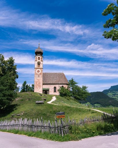 A vertical shot of a church in Kapelle