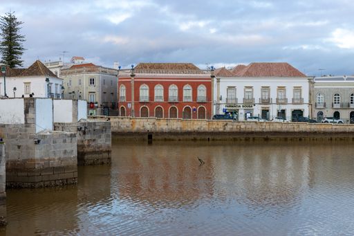 A frontal shot of a vintage building in Portugal.