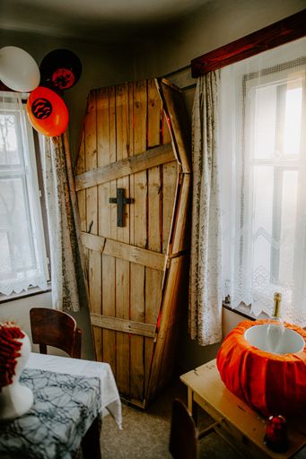 A beautiful shot of some Halloween decorations