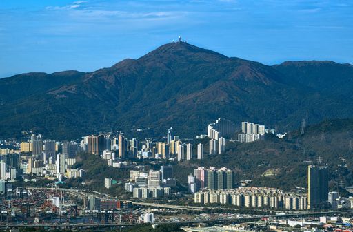 A beautiful shot of the city of Hong Kong during the day under the cloudy skies