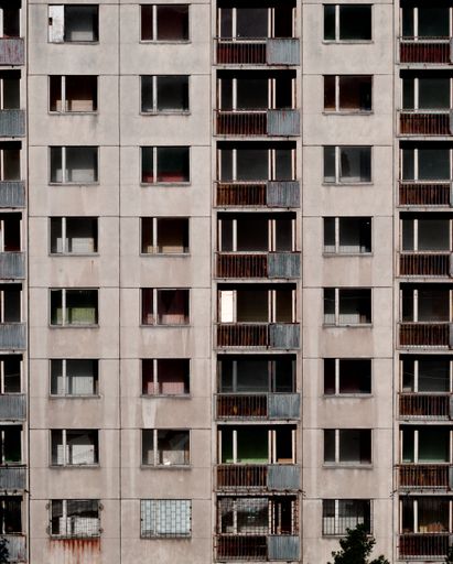 A vertical shot of a high building during the day
