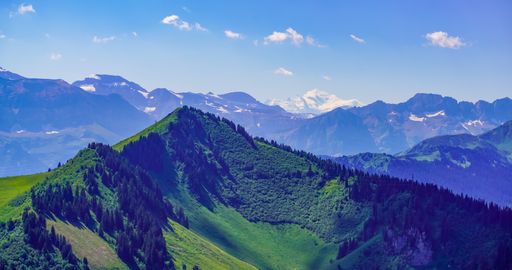 A mesmerizing view of a beautiful mountainous landscape