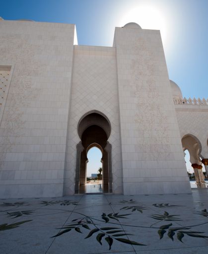 A keyhole arch of the Sheikh Zayed Grand Mosque in Abu Dhabi